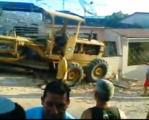 Máquina atingiu casas em Rio Largo