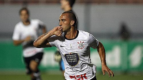 Corinthians comemorando o gol
