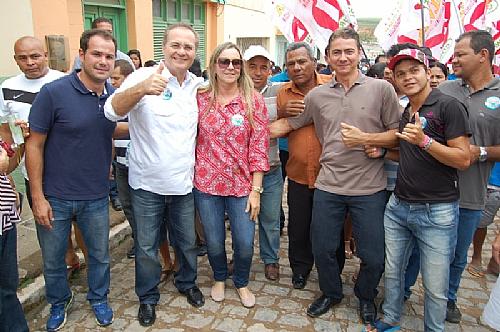 Na caminhada em apoio à candidatura de Silvana Cavalcanti (PP), que busca a reeleição, Renan enalteceu as realizações do governo Dilma