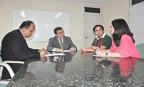 Delegados Carlos Reis e Paulo Cerqueira recebem visita de Silvio Sarmento e Kessiane Lopes na sede da instituição