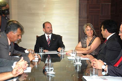 Secretária Regina Miki participou de instalação de comissão na ALE