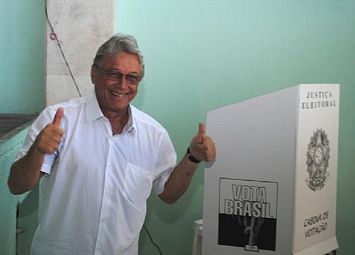 Governador Teotonio Vilela Filho (PSDB) votou por volta das 15h no Iate Clube Pajuçara