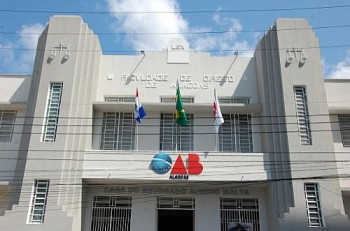 Welton Roberto protocola pedido de investigação na Polícia Federal em Alagoas