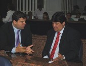 Marcelo Palmeira (PP) conversa com o colega Berg Holanda