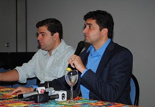 Rui, acompanhado do vice Marcelo Palmeira, anunciam secretariado