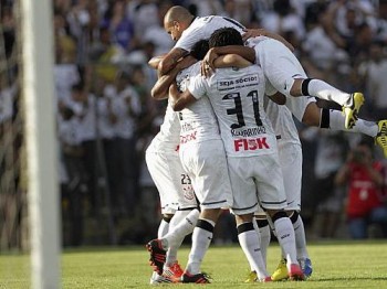 Corinthians venceu Atlético-GO com gols de Martínez e Guilherme