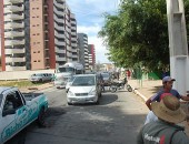 Protesto de carroceiros interdita rua no Stella Maris