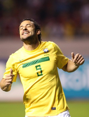Fred em ação pela seleção brasileira em duelo válido pela Copa América