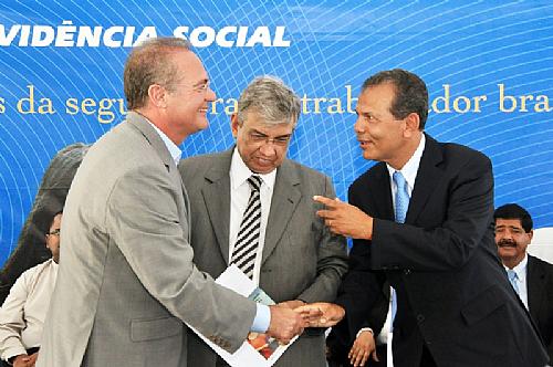 Renan com o ministro Garibaldi e o prefeito Francisco Luiz de Albuquerque