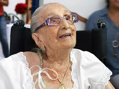 Dona Canô comemorou 105 anos no mês de setembro de 2012