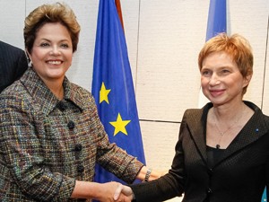 Dilma Rousseff e Laurence Parisot, presidente do MEDEF, durante " Seminário Brasil-França"