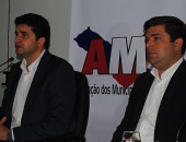 Rui Palmeira, na companhia de Marcelo Palmeira, anuncia o secretariado