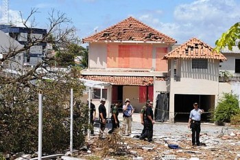 Peritos da Polícia Federal realizam análise dos escombros da Deic