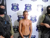 José Cliton França Junior, 18 anos, preso em casa acusado de assaltar um ônibus da viação São Francisco