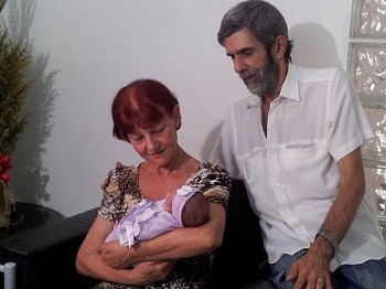 Antônia Asti recebeu a filha na manhã desta quinta-feira (20) em Santos