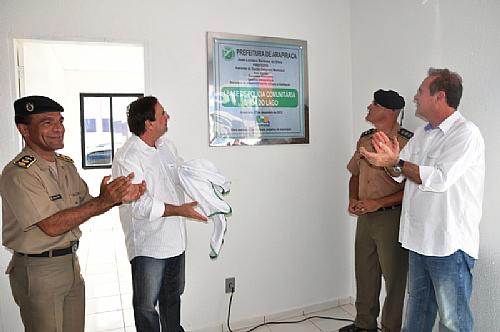 Renan, prefeito Luciano Barbosa e convidados inauguram base da PM no Brisa do Lago