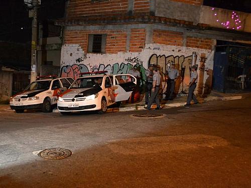 Policiais isolaram o local do crime, na zona norte de São Paulo