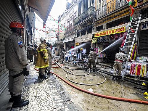Incêndio atinge loja do Saara, região de comércio popular no centro do Rio de Janeiro
