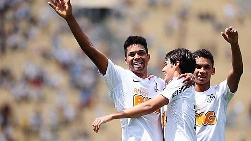 Giva, Cittadini e Leandrinho festejam gol do título