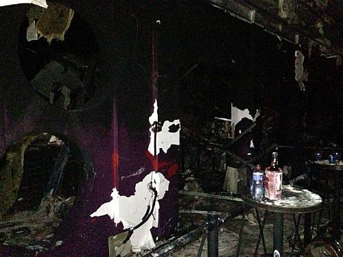 Interior da boate Kiss, após incêndio ocorrido na madrugada deste domingo (27)