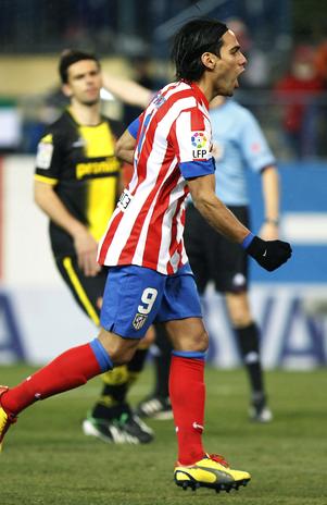 Artilheiro, Falcao García marcou de novo e ajudou o Atlético de Madrid a se distanciar do Real