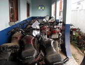 Sindpol denuncia presos algemados a motocicletas em regional