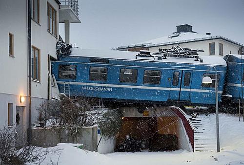 Trem descarrilou após ser roubado por mulher em Estocolomo