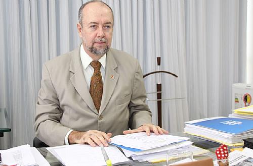 Secretário Álvaro Machado