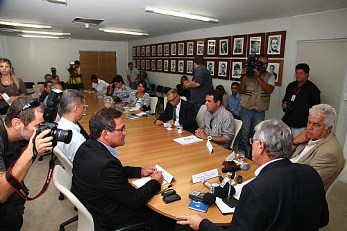 Governador entrega 300 casas em São José da Laje