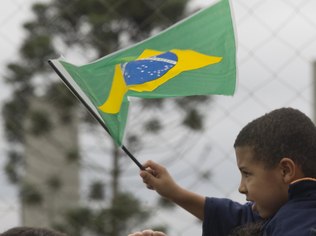Legislação dos EUA permite dedução de imposto de expatriados que recebem recursos do Brasil