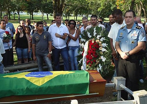 Enterro do cabo Fábio Barbosa, morto em dezembro