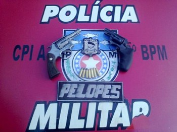 Armas estavam no carro de Eduardo Belarmino da Silva Neto.