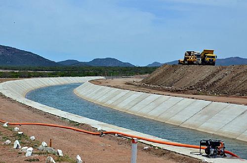 As obras do Canal do Sertão estão concluídas até o quilômetro 65 e avançam agora até o km 78