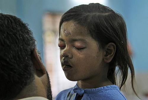 Sandhya Thakur, de 4 anos, foi resgatada com vida nesta sexta (4)