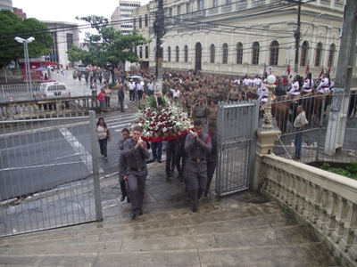 Militares comemoram Dia de São Jorge com procissão no Centro