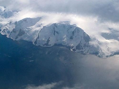 Vista aérea da Antártica. Degelo nos verões está mais rápido do que há 600 anos, explicam cientistas