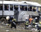 Ônibus transportava jovens russos para Paris neste domingo (14) quando colidiu com uma barreira e caiu de um viaduto na Bélgica