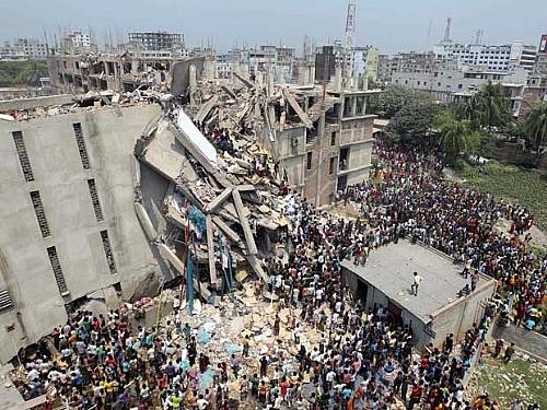 Prédio de oito andares sofreu colapso e desabou em Bangladesh