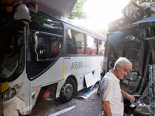 O acidente aconteceu na manhã desta quarta-feira, em Ipanema
