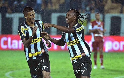 Botafogo comemorando o gol