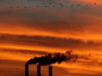 Usinas termoelétricas a carvão estão entre principais emissoras de carbono na atmosfera