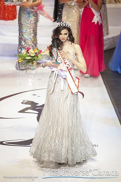 Denise Garrido, de 26 anos, foi coroada por engano Miss Canadá 2013