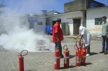 Hospital Helvio Alto realiza treinamento de combate a incêndio