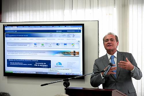 Renan lança novo Portal da Transparência do Senado Federal