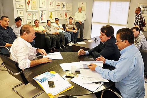 Renan se reuniu em Maceió com representantes dos contabilistas