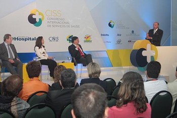 Humberto Gomes de Melo (Fenaess) discursa na abertura do CISS
