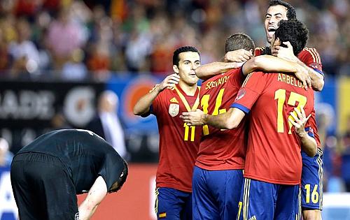 Espanha comemorando o gol