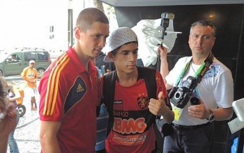 Torres sai do Hotel em Recife