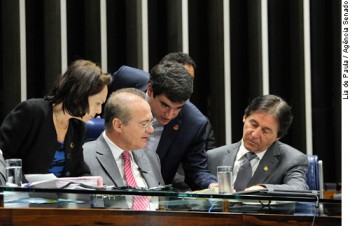 Em sessão presidida por Renan, proposta do passe livre estudantil ganha regime de urgência