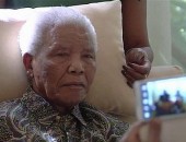 Nelson Mandela está internado em um hospital de Pretória. Foto mostra Mandela em 29 de abril